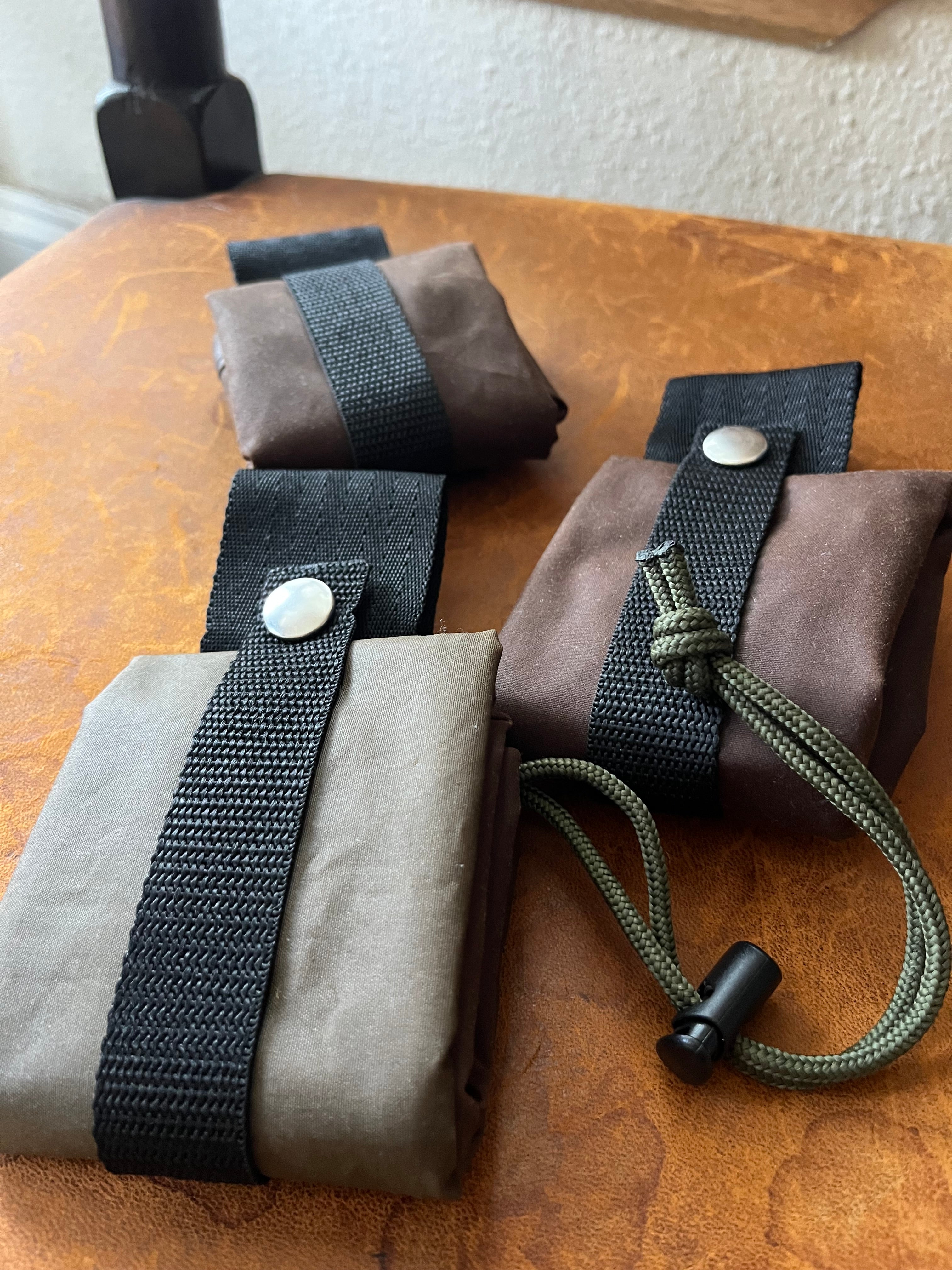 Bush craft forager bags, belt clip bag for finding berry and fruits