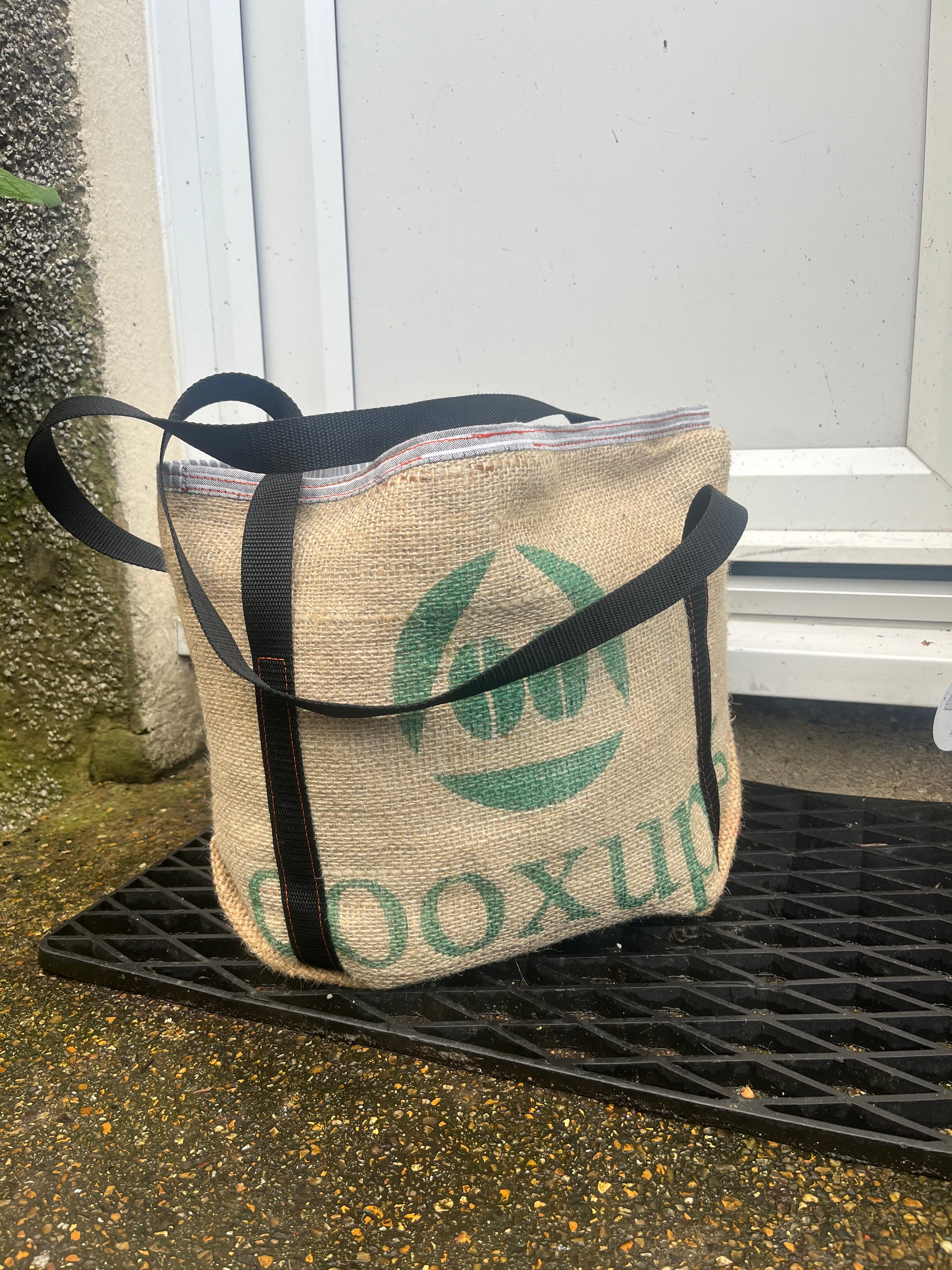 Jute shopping bags